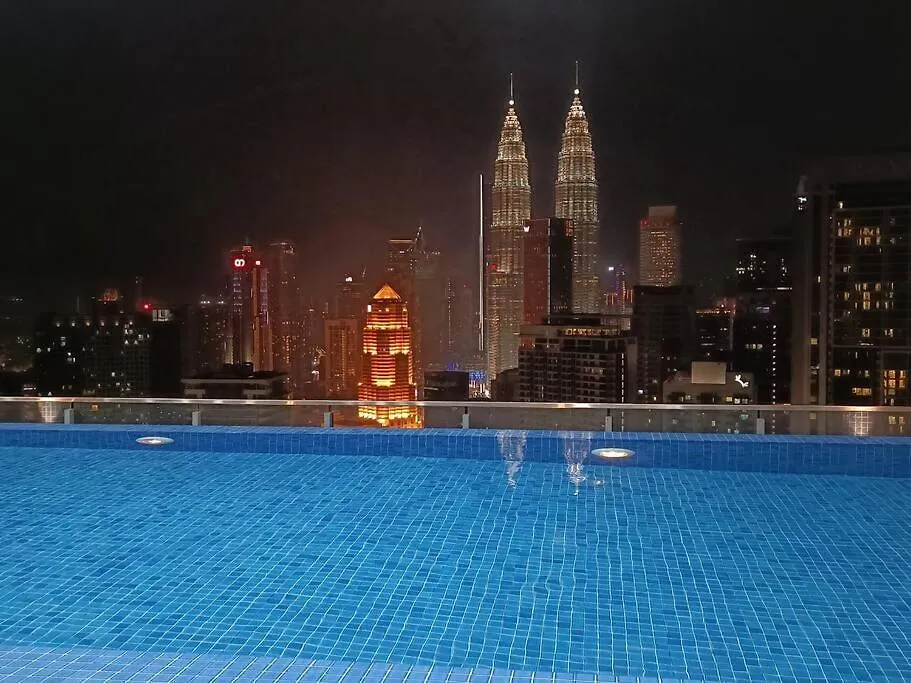 C17B Modern Balcony Infinity Pool Klcc View Lejlighed Kuala Lumpur Malaysia