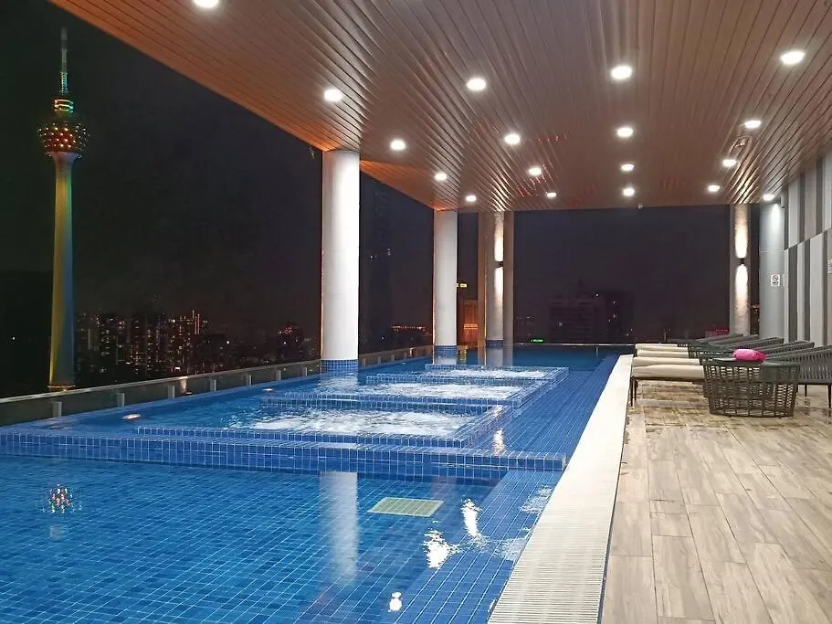 C17B Modern Balcony Infinity Pool Klcc View Lejlighed Kuala Lumpur Malaysia