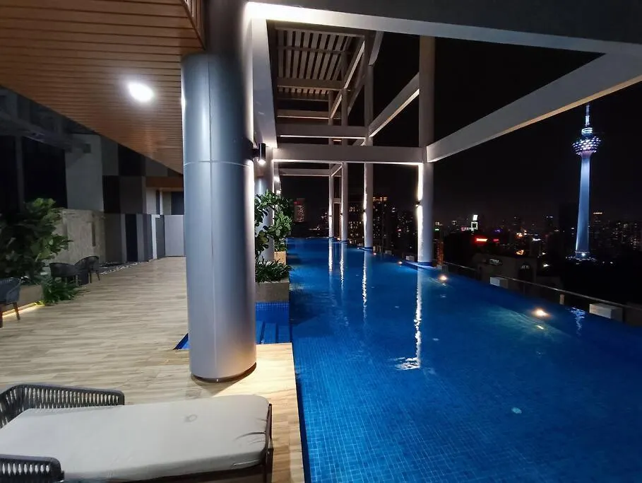 C17B Modern Balcony Infinity Pool Klcc View Apartment Kuala Lumpur
